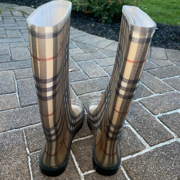 Burberry Haymarket Rain Boots Classic Check Round Toe Size 38 (US 5) - Picture 3 of 6